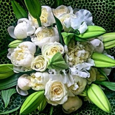 Cream Roses and Lilys